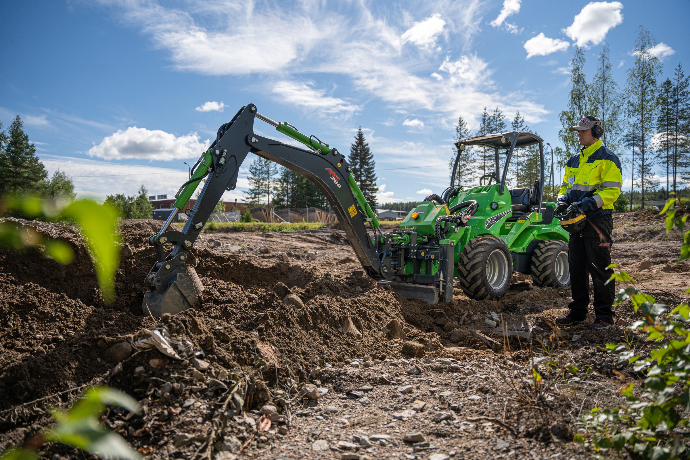 Backhoe 260 with remote control - Avant Tecno
